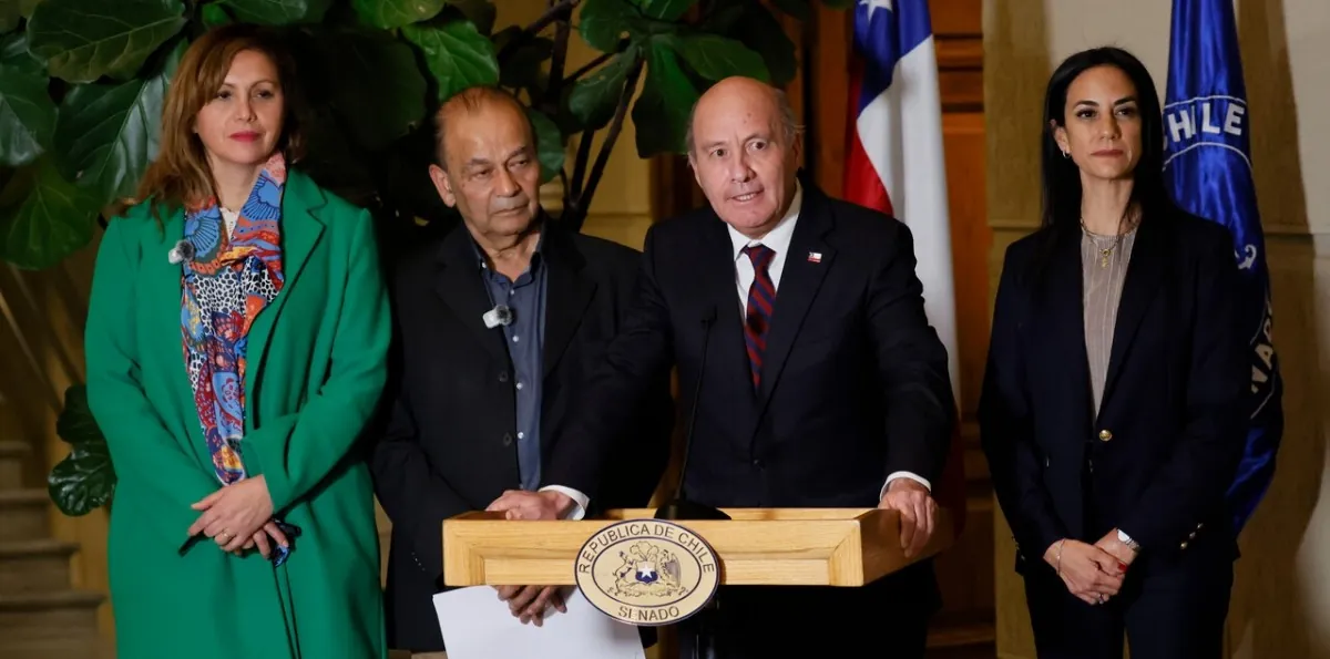 Gobierno y senadores del PPD alcanzan acuerdo por proyecto de reconstrucción: Reducen invariabilidad tributaria de 25 a 10 años