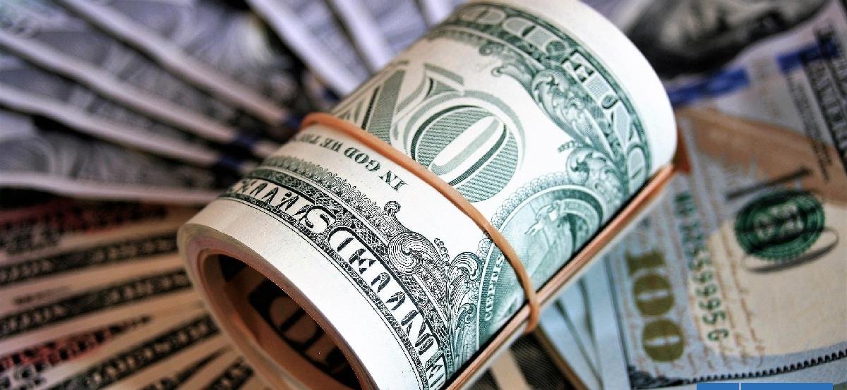 El dólar se mantiene sin rumbo claro tras la decisión del Banco Central y a la espera de la Fed