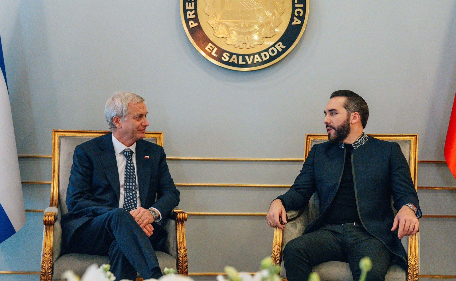 Kast destaca a El Salvador como “faro contra el crimen organizado” durante encuentro con Bukele: “Tenemos mucho que aprender”