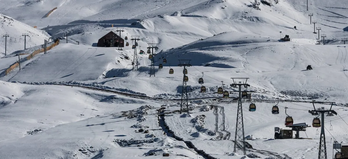 Los descargos de Valle Nevado por video de creadora de contenidos brasileña que acusó a instructor del lugar de xenofobia