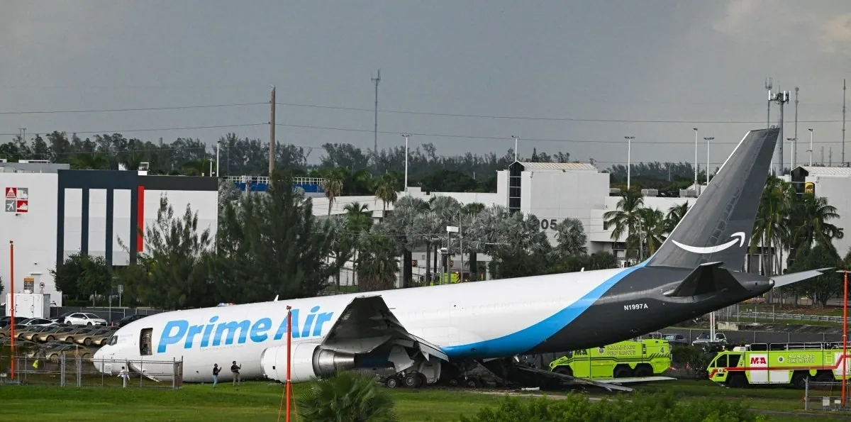 "Escena realmente trágica": Confirman cinco fallecidos en accidente de avión de carga que se salió de la pista en Miami