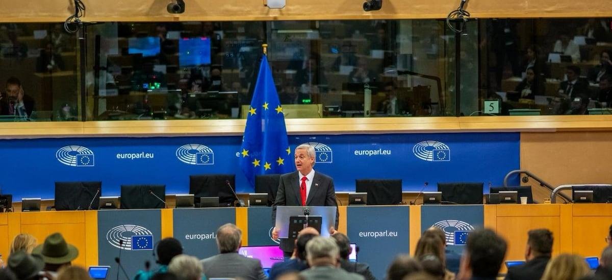 Kast destaca figura de Jaime Guzmán en foro conservador europeo y critica ideas de “ambientalismo extremo” y “feminismo ideológico”