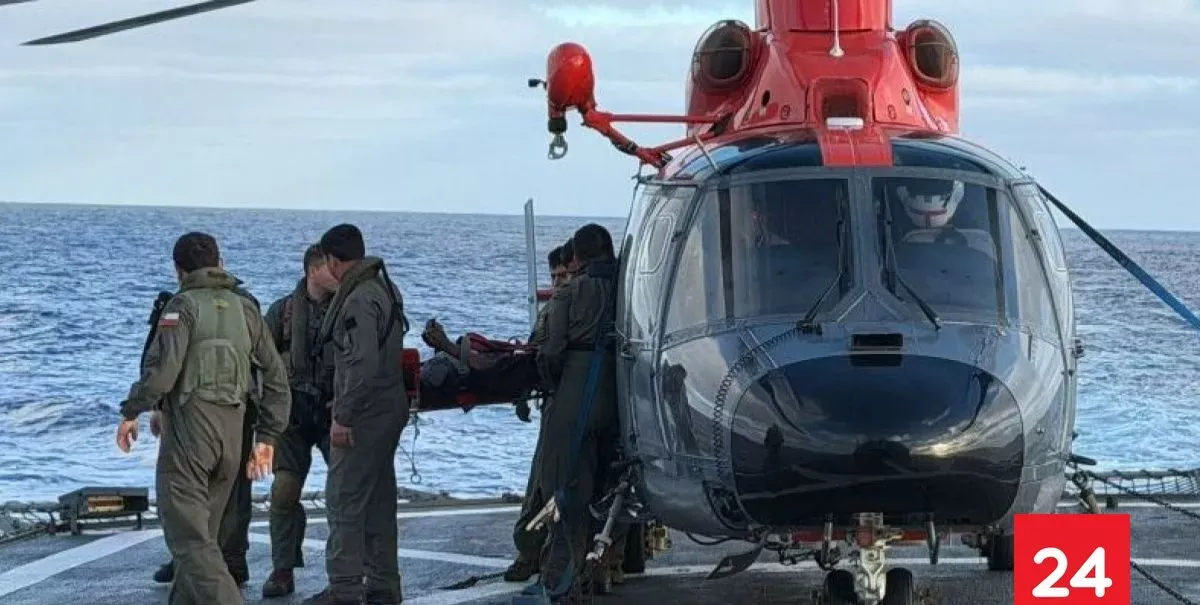 Armada rescata a tripulante angoleño tras sufrir graves problemas de salud a más de 2.000 km de Valparaíso
