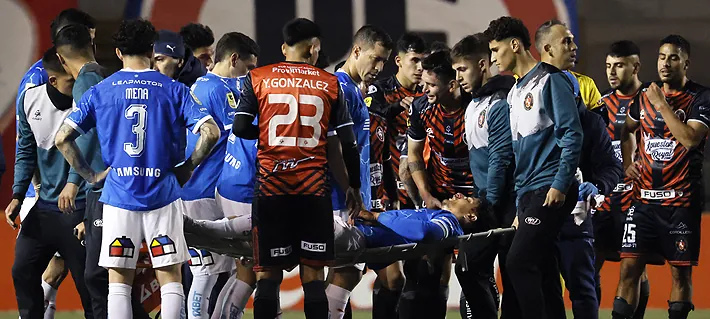 Revisa el duro golpe que recibió Fernando Zampedri y que genera preocupación en la Universidad Católica