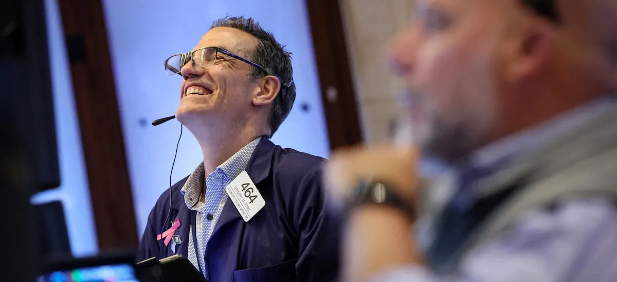 Acciones mundiales renuevan máximos históricos gracias a la apertura del estrecho de Ormuz: el petróleo y dólar se hunden - La Tercera