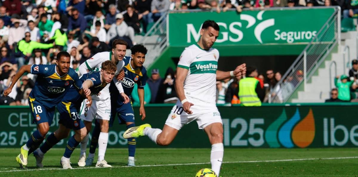 Compañero de Lucas Cepeda fue denunciado por grave insulto racista en el fútbol de España