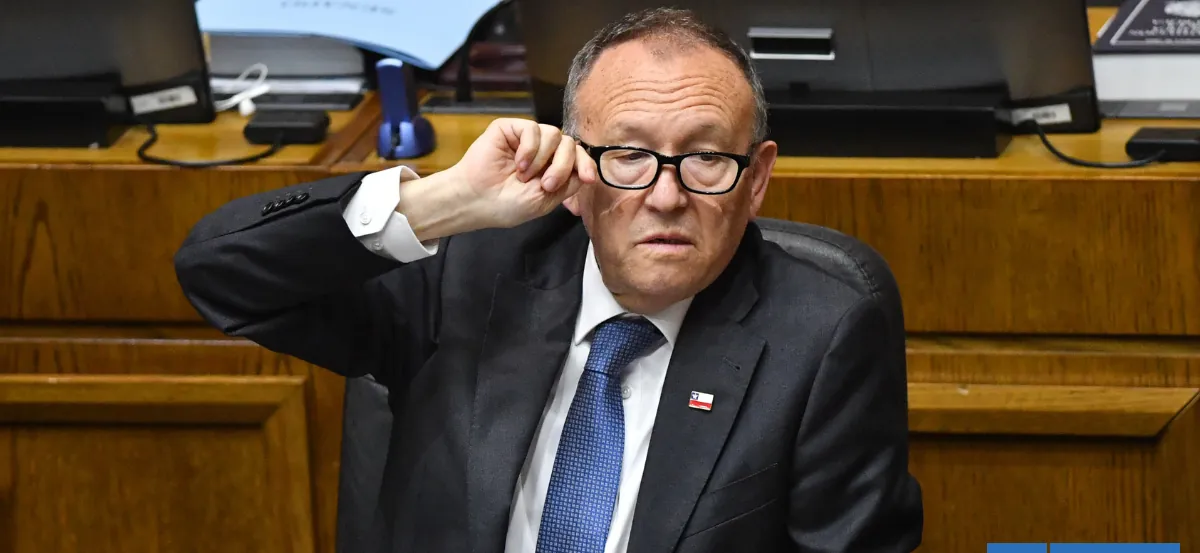 "Me parece muy pertinente": García Ruminot respalda indultos a uniformados condenados por estallido