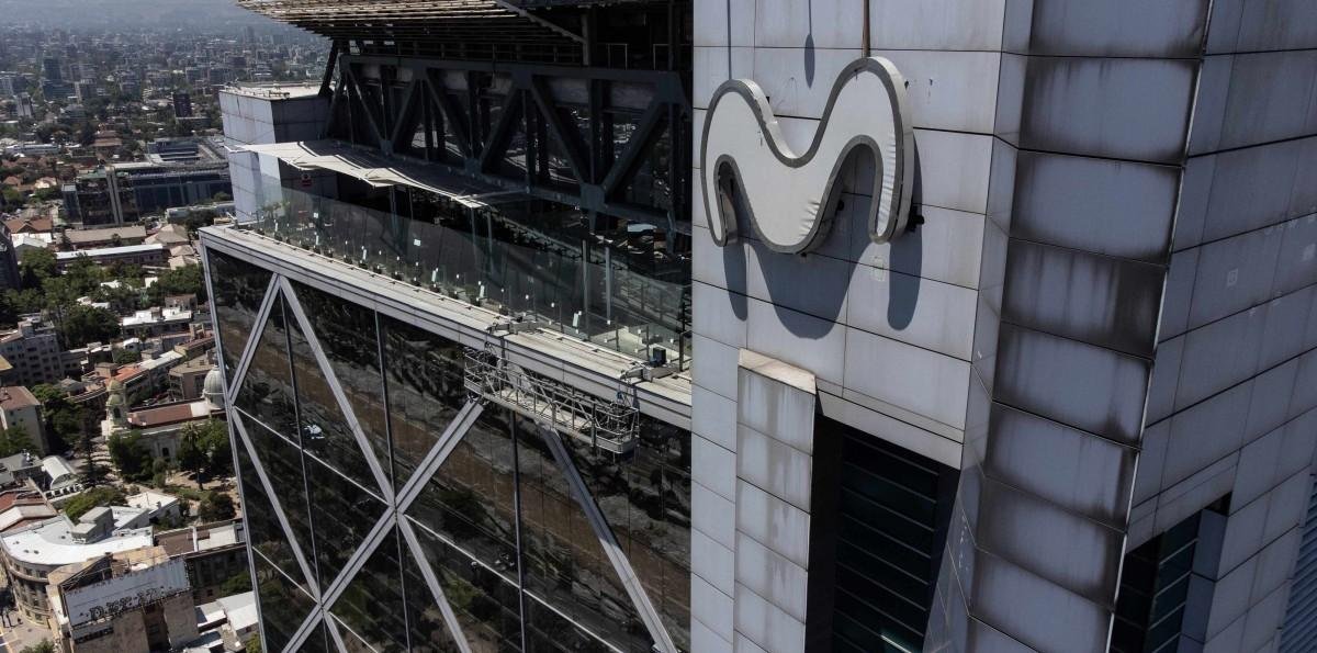 Telefónica dice adiós a Chile: Millicom y NJJ se adjudican la empresa de telecomunicaciones