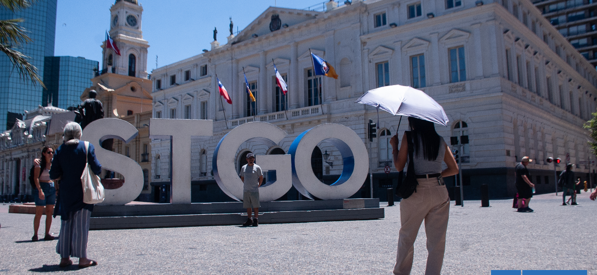 Tras lluvias y tormentas eléctricas: DMC emite aviso de altas temperaturas de hasta 34°C en Santiago