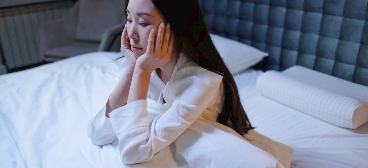 Por qué cuesta dormir fuera de casa: la ciencia detrás del “efecto de la primera noche”