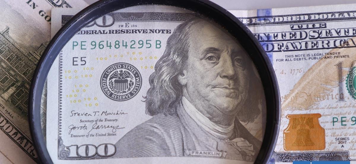 Dólar abre última semana de 2025 con alza marginal y sigue con uno de sus peores desempeños desde 2017