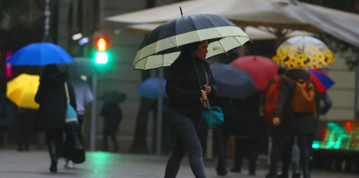 "Precipitaciones moderadas a fuertes": Meteorología emite alerta de lluvias con isoterma cero alta en 3 regiones de la zona centro