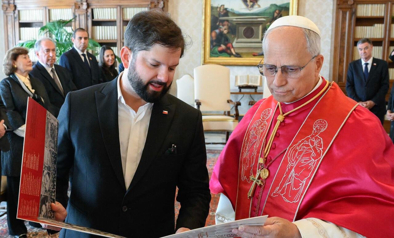 Presidente Boric envía carta al Papa León XVI para que interceda frente a crisis humanitaria en Cuba