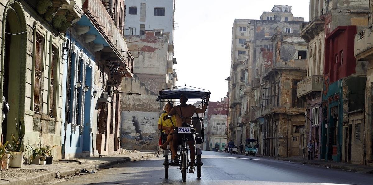 Al borde del colapso, Cuba cumplió un mes bajo asedio petrolero