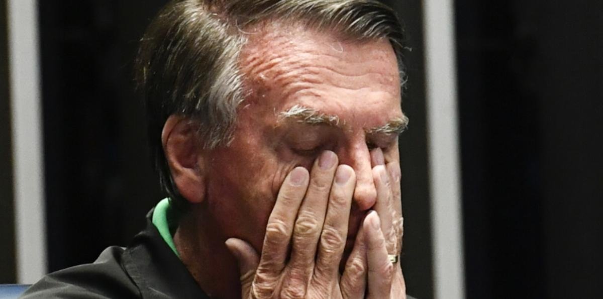 Defensa de Bolsonaro alerta sobre agravamiento de su salud y exige prisión domiciliaria