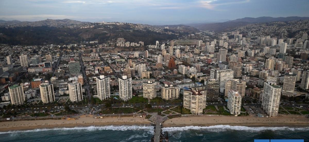 Grupo Saieh intenta por cuarta vez vender hotel que quedó inconcluso y abandonado en Viña del Mar