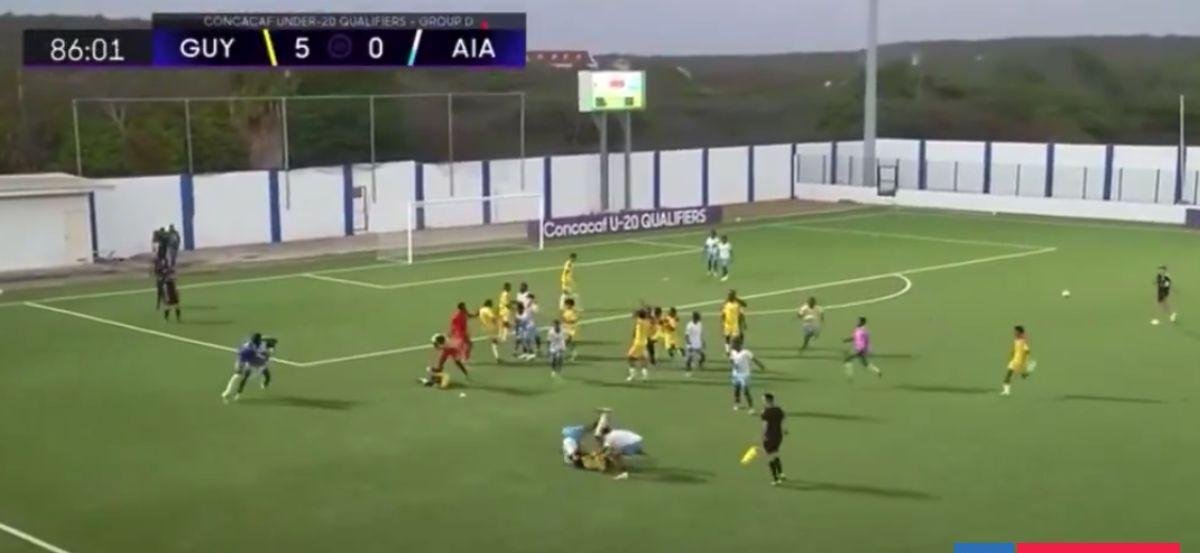 Golpes, patadas y llaves: partido entre Guyana y Anguila en torneo juvenil terminó en batalla campal