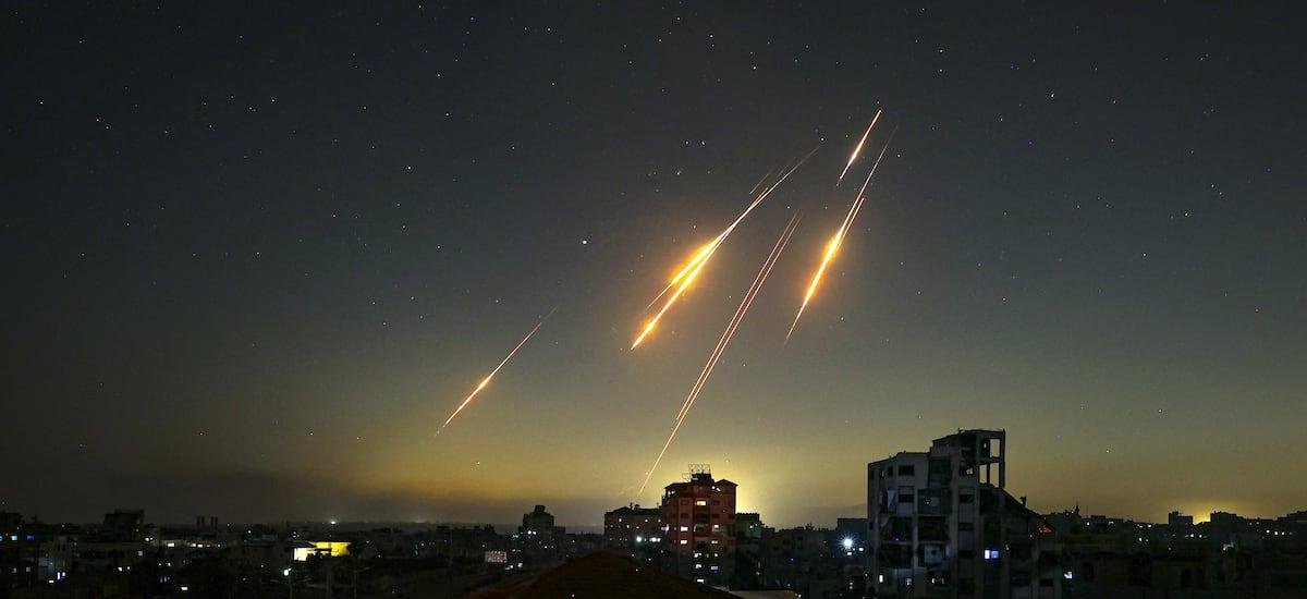 Irán lanza una oleada de ataques con misiles contra Israel y el Golfo en respuesta a los ataques de Estados Unidos e Israel