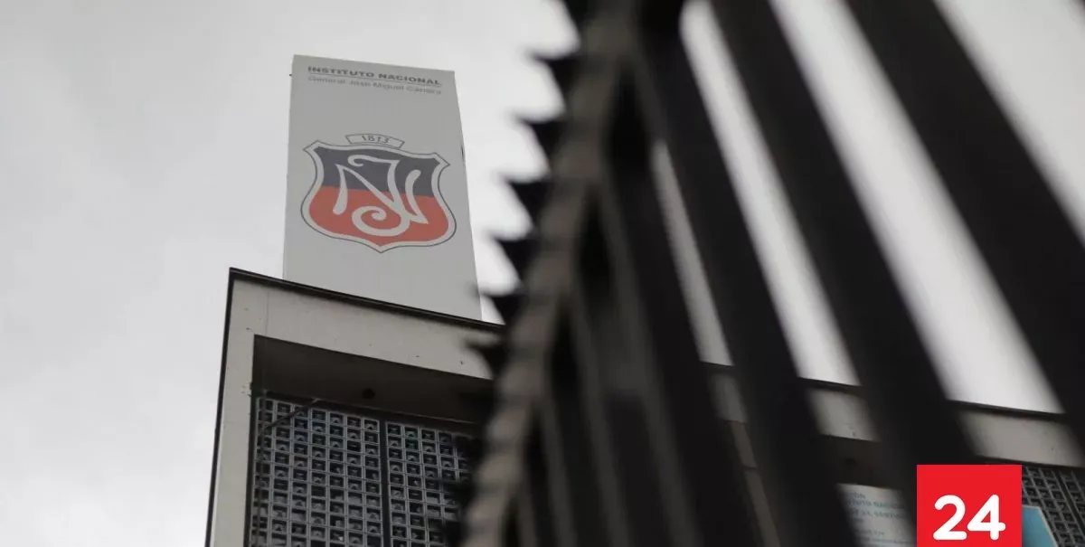 Envió foto de municiones: Detienen a alumno del Instituto Nacional por amenazas de tiroteo