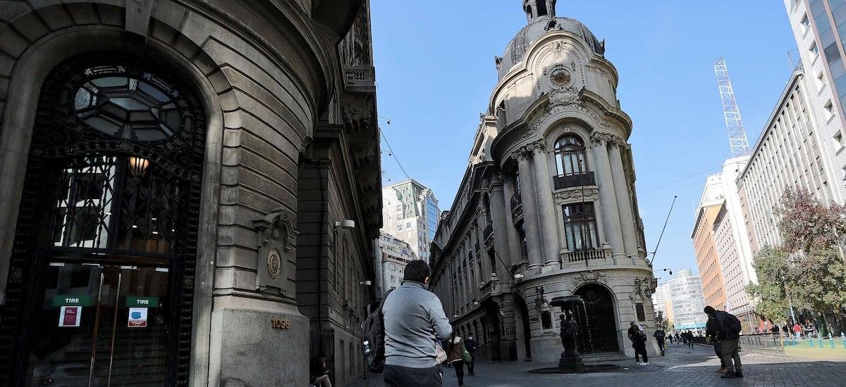 Bolsa de Santiago extiende su corrección y completa tres semanas de retrocesos - La Tercera
