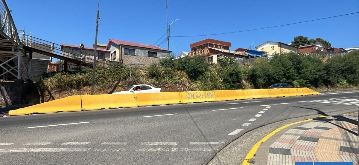 Contraloría investiga a municipio de Lota por presuntas irregularidades en instalación de new jersey