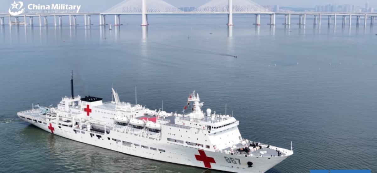 Buque hospital chino fondea en Valparaíso: Seremi de Salud no autorizó operativo médico