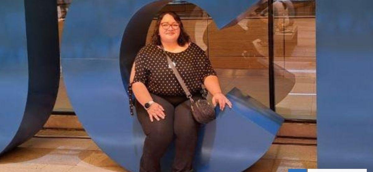 La historia de la profesora que cruzó el mar para matricular a sus hijos en la universidad