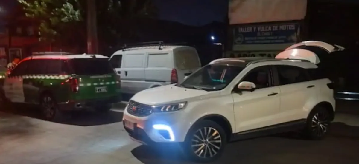 Carabineros recupera vehículos robados y detiene a cinco sujetos en La Pintana