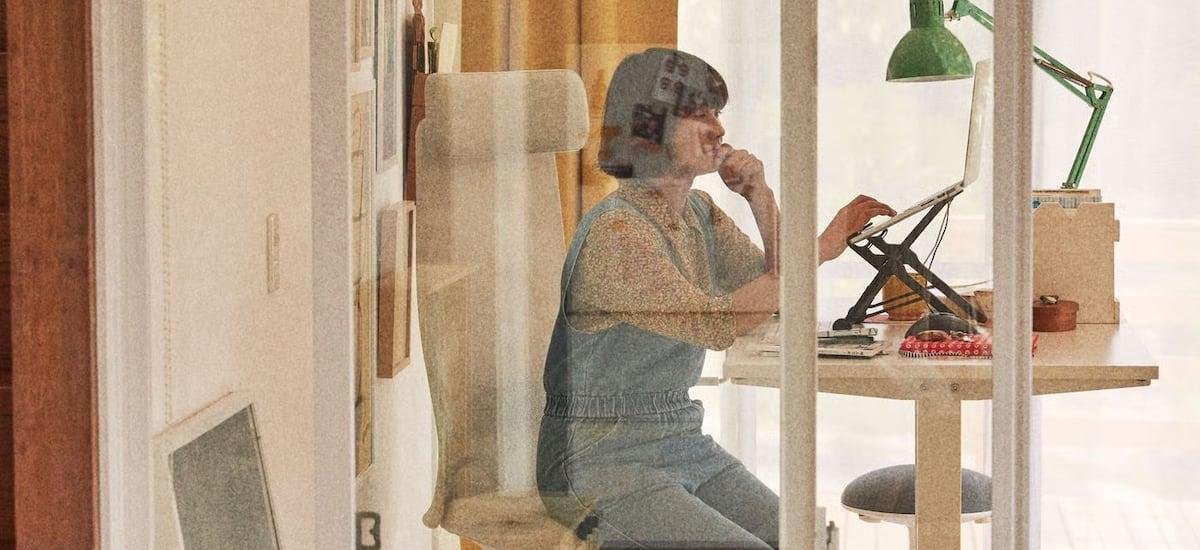 1 de cada 3 chilenos sigue en modo teletrabajo: cómo armar el “setup” perfecto para hacer home office