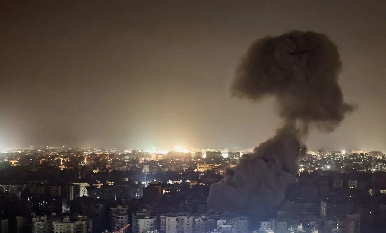 EE.UU. ataca un importante centro de exportación de petróleo iraní mientras los estados del Golfo son golpeados por nuevos ataques