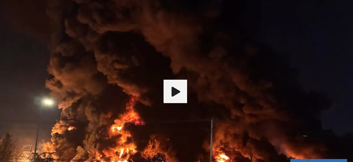 Gigantesco incendio en empresa de Quilicura supera las 10 horas de combate: hay clases suspendidas