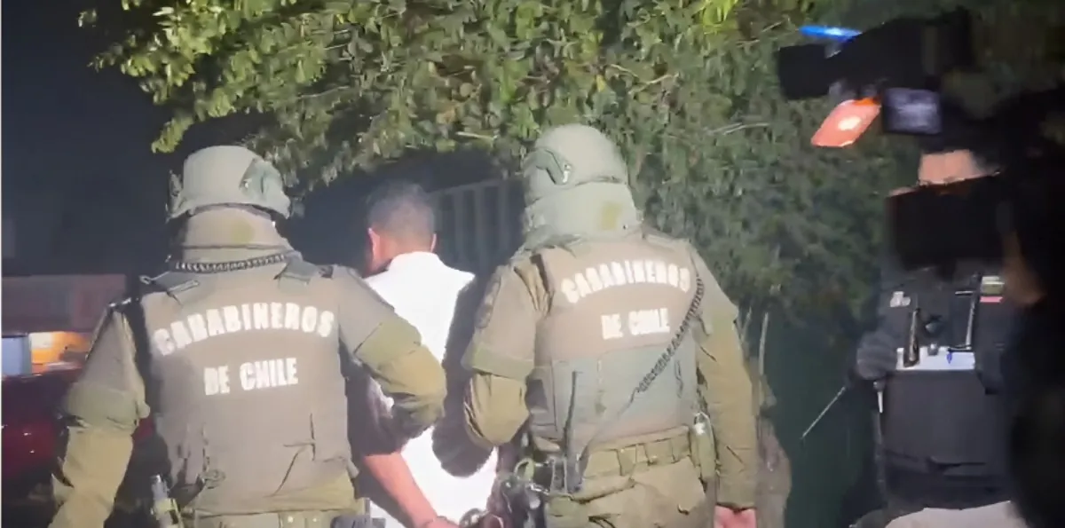 Sujeto fue detenido por homicidio frustrado tras amenazar con un cuchillo a mujer en Estación Central