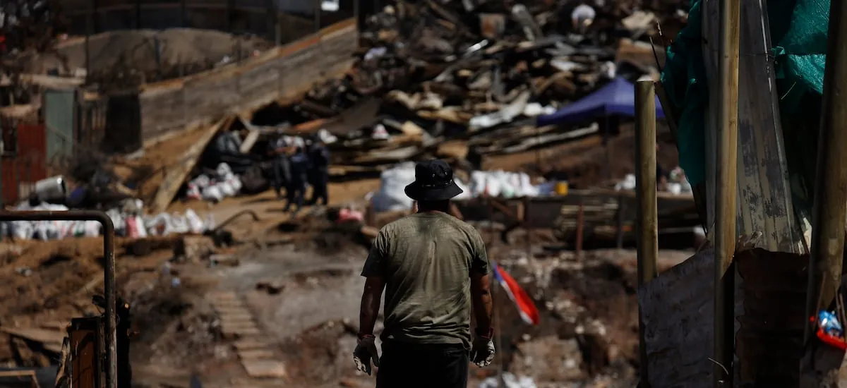 Grupo de damnificados del megaincendio de Valparaíso presenta querella por fraude al fisco