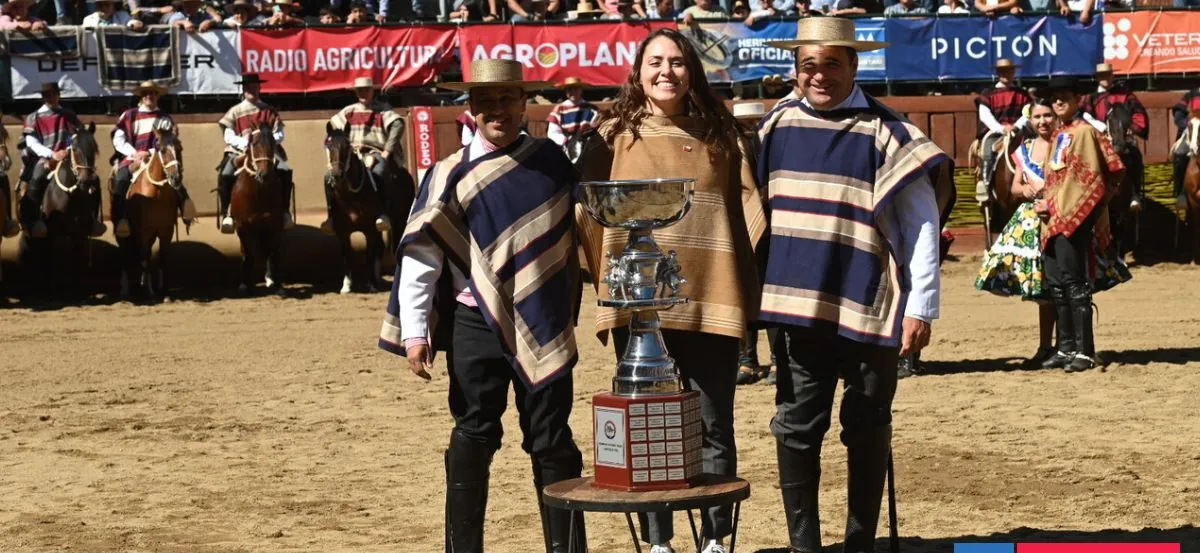 Ministra Duco va al ’Champion’ y propone plan de desarrollo al rodeo: "Es un deporte nacional"