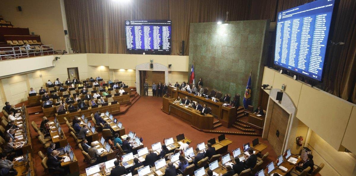Reforma política: Parlamentarios criticaron retiro de financiamiento público a partidos pequeños