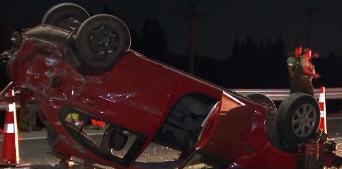 Hombre muere tras volcar y salir eyectado de su auto en el Acceso Sur: Se investiga conducción bajo los efectos del alcohol