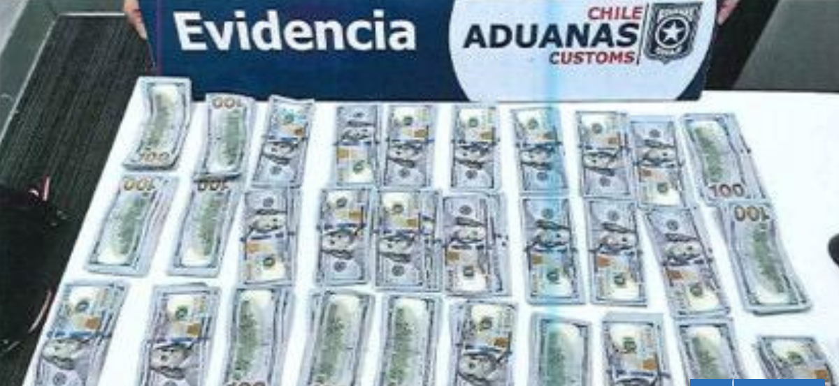 Logran primera condena de contrabando de dinero en Aeropuerto de Santiago: sujeto traía 30 mil dólares
