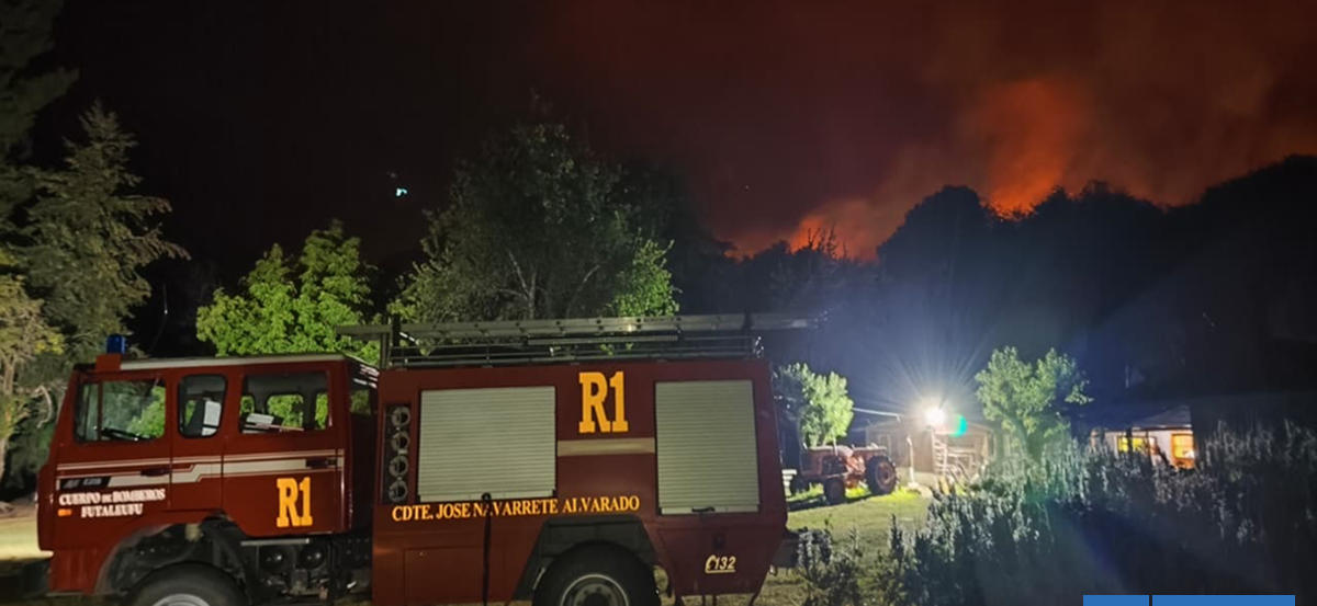 Bomberos de Futaleufú se movilizan a Argentina para combatir incendio forestal cerca de la frontera