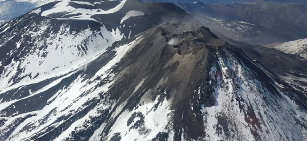 Complejo volcánico Nevados de Chillán sube a alerta amarilla tras aumento de actividad: declaran alerta preventiva para Pinto y Coihueco