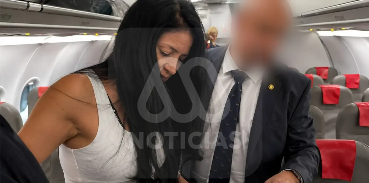 EXCLUSIVO | PDI traslada a Karen Rojo: la primera imagen de la exalcaldesa en su vuelo de retorno a Chile
