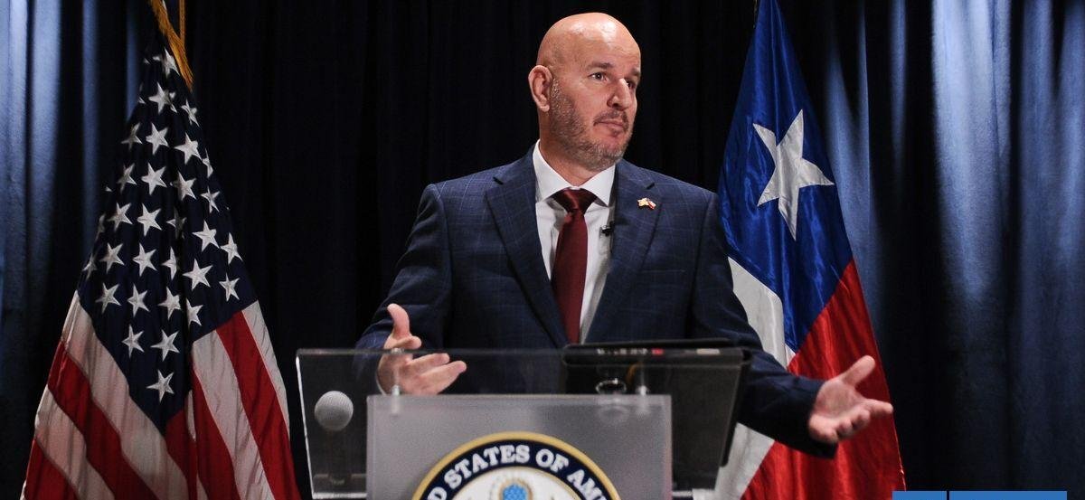 Embajador de EEUU en Chile se suma a debate por Bachelet: "Analizaremos sus fortalezas y debilidades"