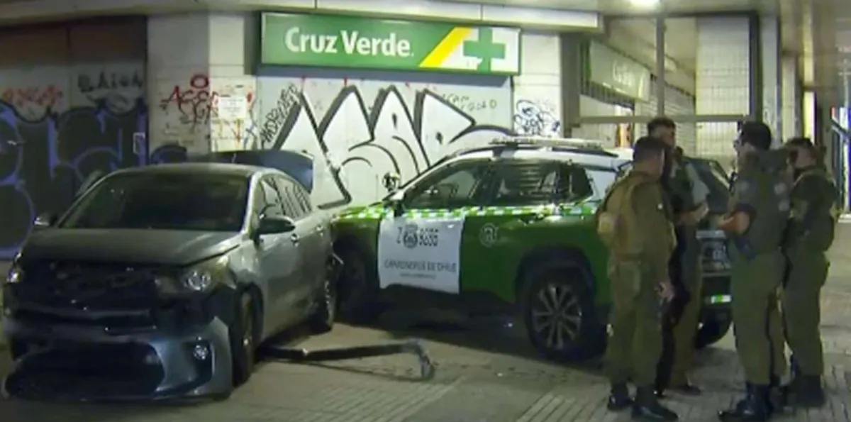 Robo a farmacia en Las Condes termina con dos detenidos tras persecución y colisión en Recoleta