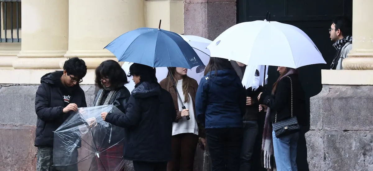 Estos son los derechos laborales que puedes exigir si las lluvias afectan tu trabajo