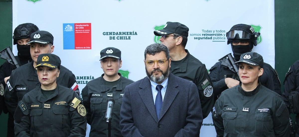 Gobierno suspende vacaciones de altos mandos de Gendarmería y presenta denuncia ante Fiscalía tras liberación por error de reos