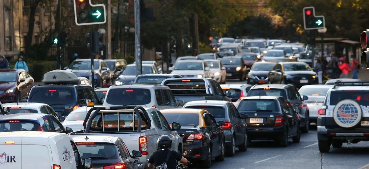 Con 24 trenes extras del Metro y 250 mil vehículos adicionales: así se prepara Santiago para el “superlunes”