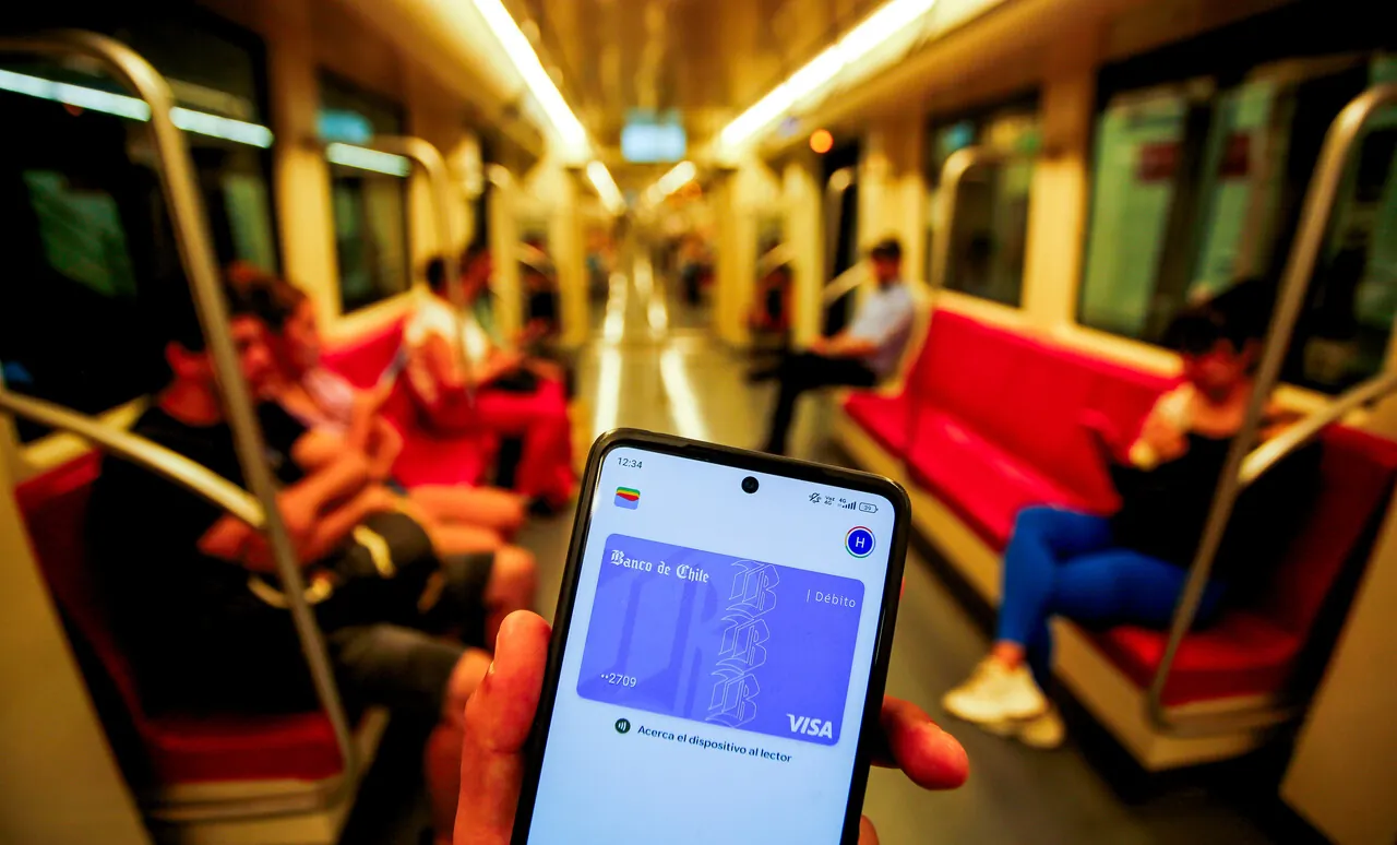 Pago sin contacto en Metro supera las 1,6 millones de transacciones en su primer mes de implementación