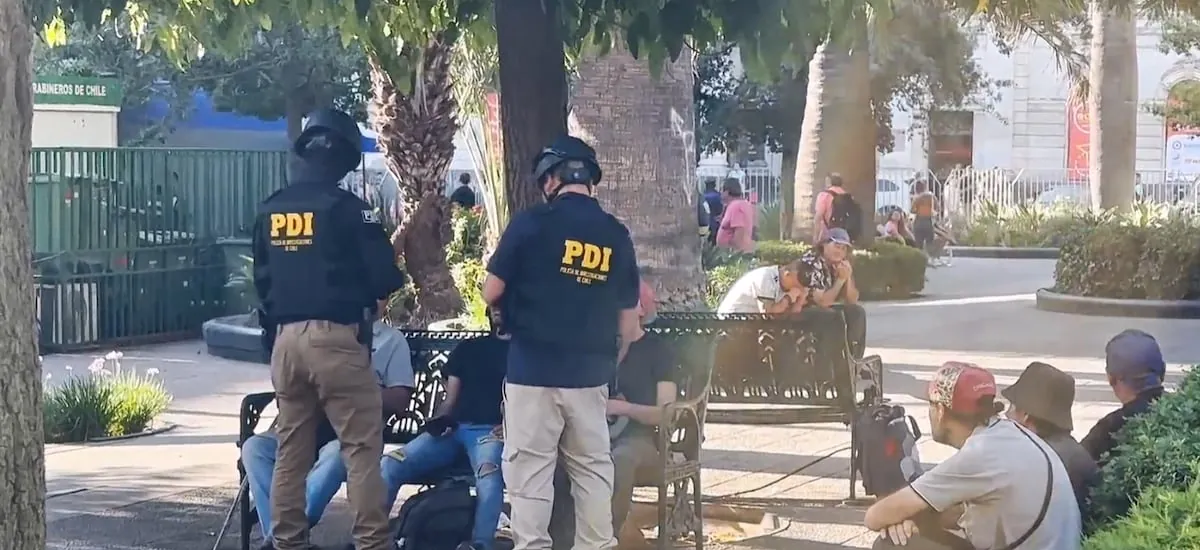 Nueva fiscalización masiva de extranjeros en Plaza de Armas: más de 130 personas respondieron a su situación migratoria