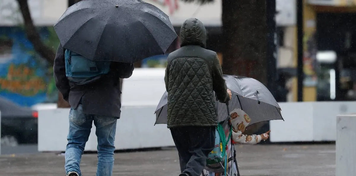 Sistema frontal: ¿A qué hora y en qué comunas de la capital caerá más agua?