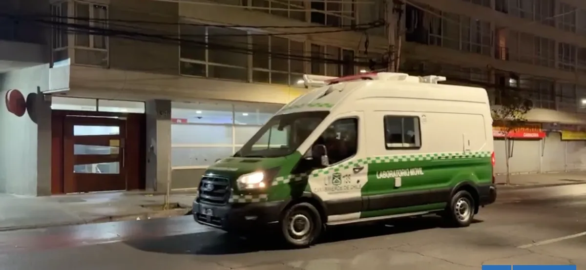 Mujer se encuentra prófuga luego de asesinar a su pareja tras una discusión en Santiago