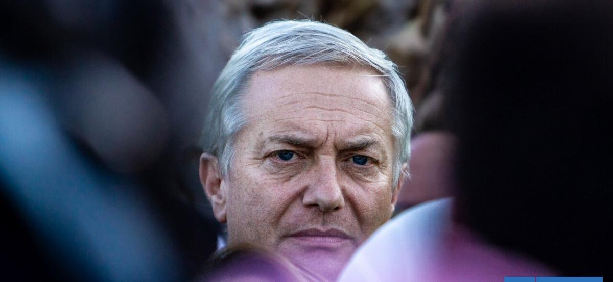 Kast sufre retraso durante gira internacional y complica esperado encuentro con Bukele en El Salvador